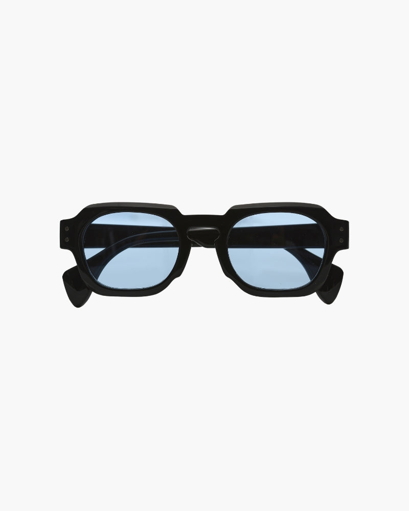 Close-up of material and construction details on unisex Sunglasses — Ardovena Girona