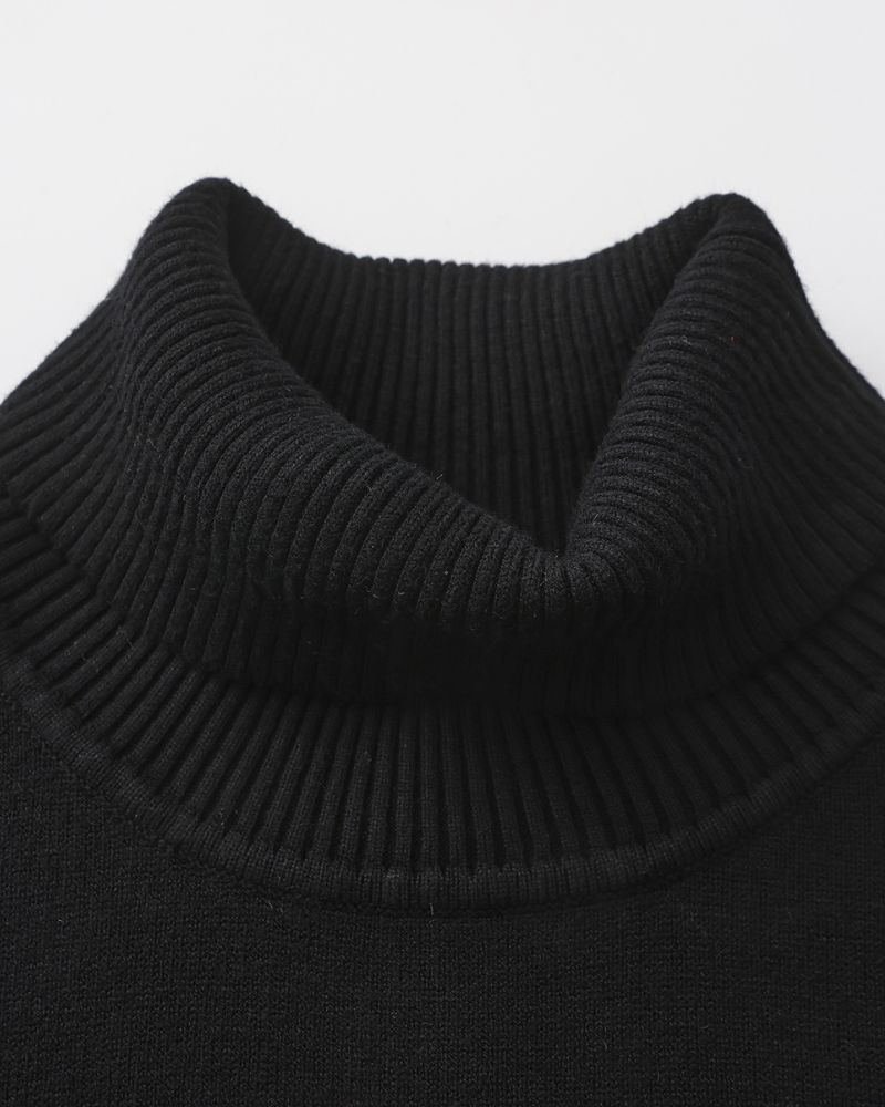 Close-up of material and construction details on men's Turtleneck — Ardovena Cádiz