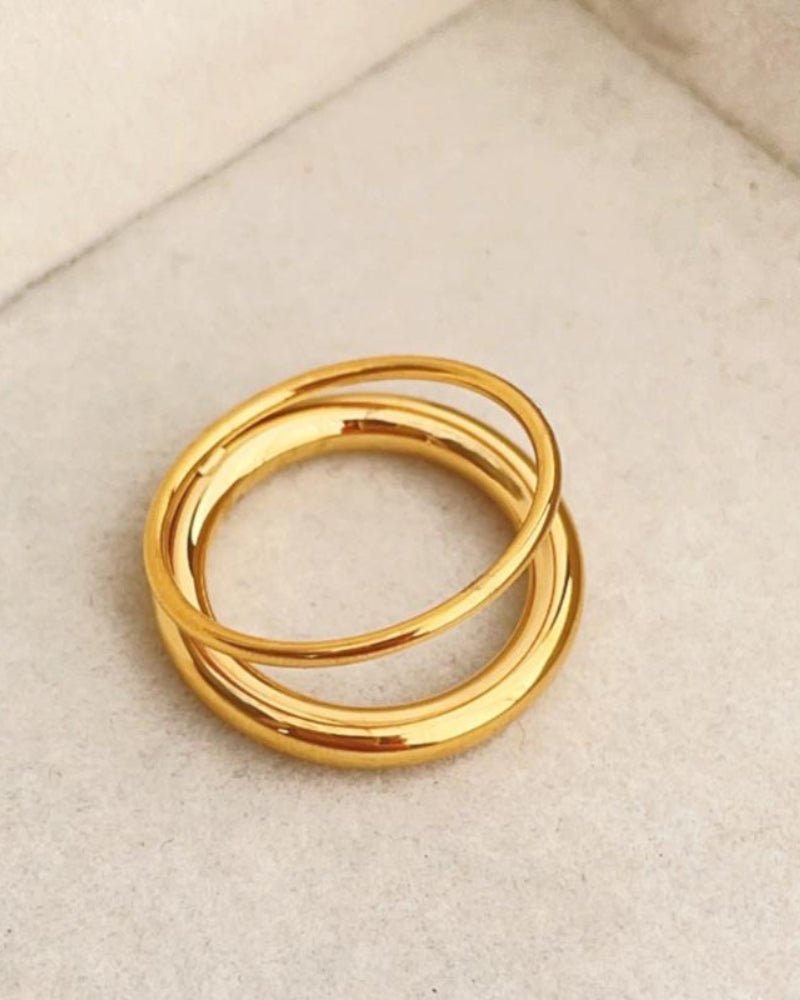 Close-up of material and construction details on women's Infinity Band Ring — Ardovena Faro